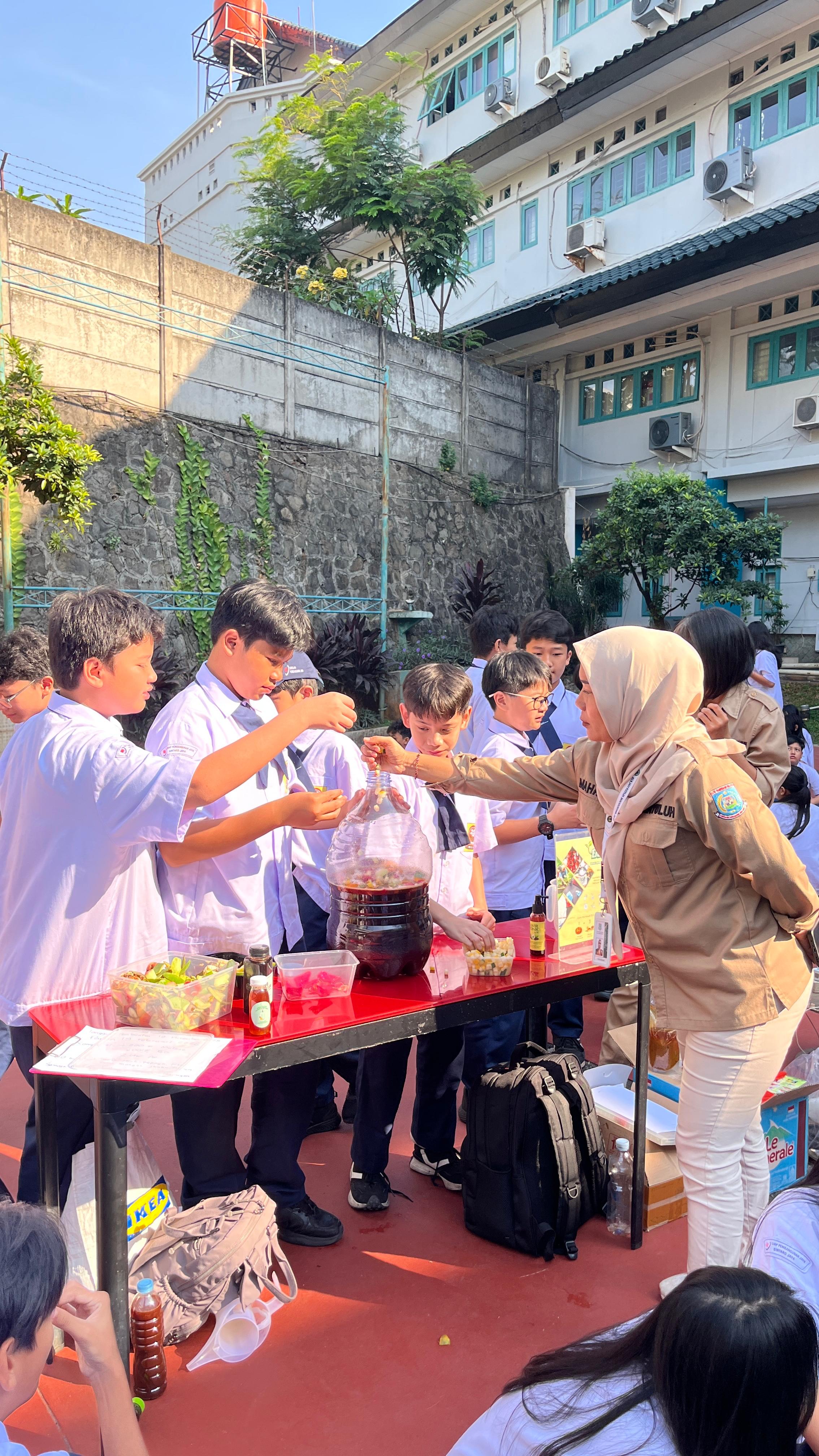 Eco Enzyme Bersama Dinas Lingkungkan Hidup (DLH) Kota Tangerang Selatan