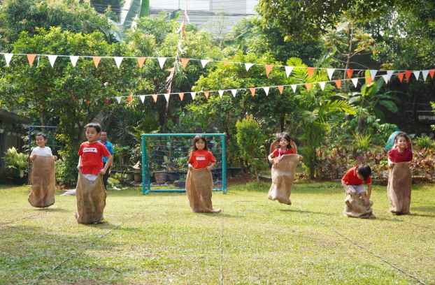 Lomba Balap Karung